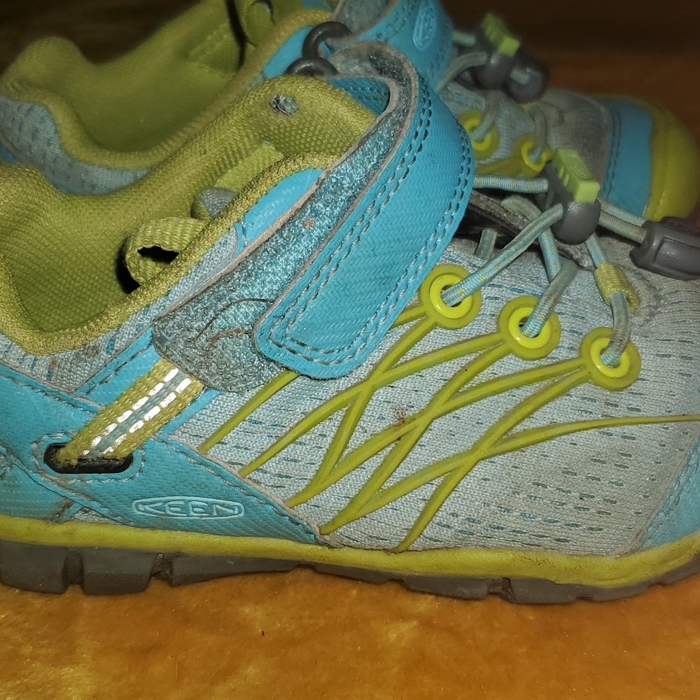 Toddler girls Keen size 8 shoes